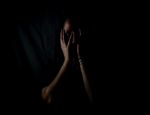 Viele Frauen erleben sexuelle Belästigung im Netz.