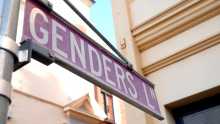 Genders. Bild von Martin Howard via flickr (https://www.flickr.com/photos/martinhoward/35973587335/in/photolist-WNS3dp-5CSb7-8C4paM-4Edbz2-25RqBc9-nTNSTJ-2atcW91-WaY9s8-o3nhyC-nJissb-hMohhy-x2vYz-x2wtM-4uq3WR-nkWqZY-62YAfX-qoji7s-om4CP8-6TDWN3-kBUfhV-aECZhY-9niznk-of2ibf-hkrTon-nQh22L-9nmEEy-KZ9Rrw-4Z24JR-Rno5jE-5T7X1n-RMy59Q-SueXHj-QgfF9K-9HvcDo-RQ7Bsp-5p5Pjt-9XCD87-9niAgT-cpM5rN-nQ3CpV-nxQLbJ-pFsDyP-dbw2SM-nQbLxo-fZjq-nxR2t9-qUDxsQ-5eTUwv-arDqpe-4M72Ms, CC: https://creativecommons.org/licenses/by/2.0/))