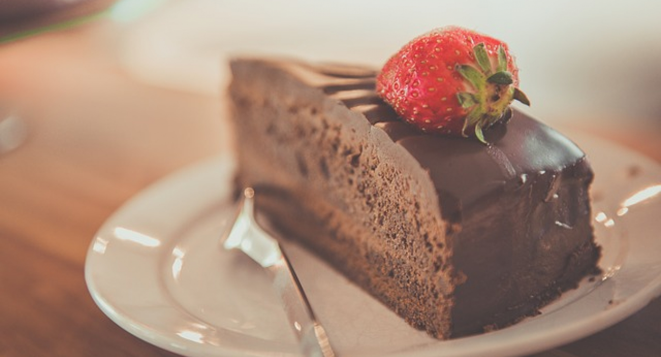 Die Lizenz zum Naschen. Foto: Pexels via Pixabay (https://pixabay.com/de/photos/kuchen-schokolade-schokoladenkuchen-1850011/, Lizenz: https://pixabay.com/de/service/license/).