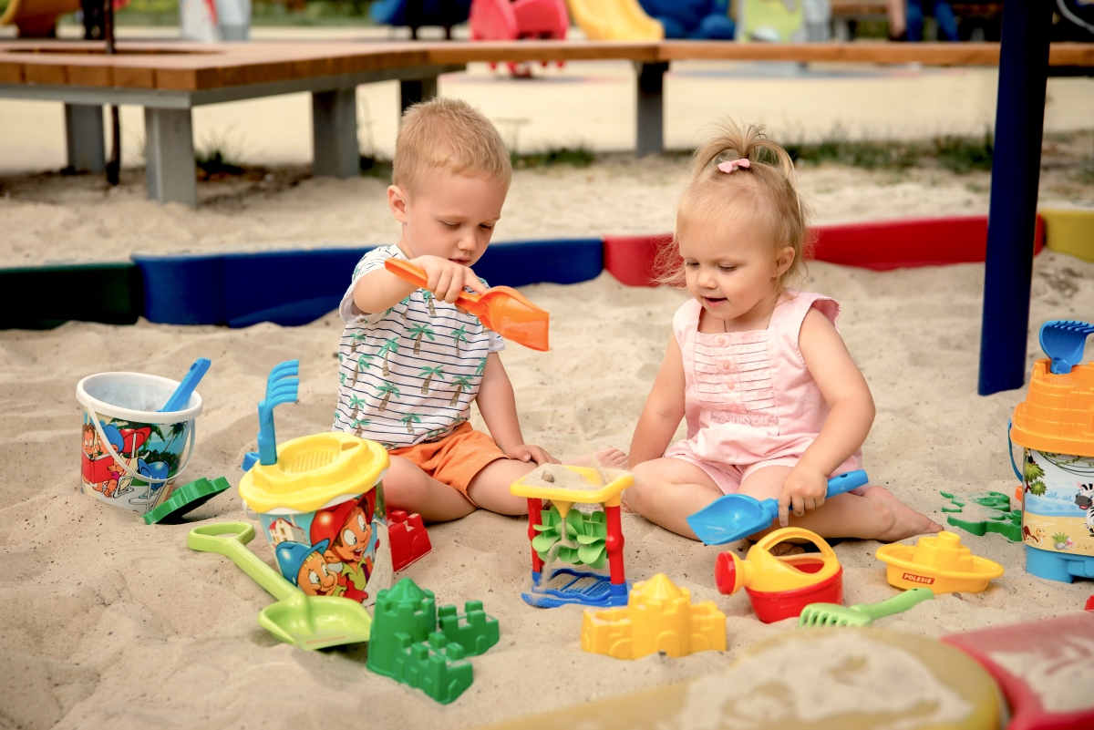 Bild 1: Durch gemeinsames Spielen lernen Kinder mentale Zustände anderer zu verstehen.