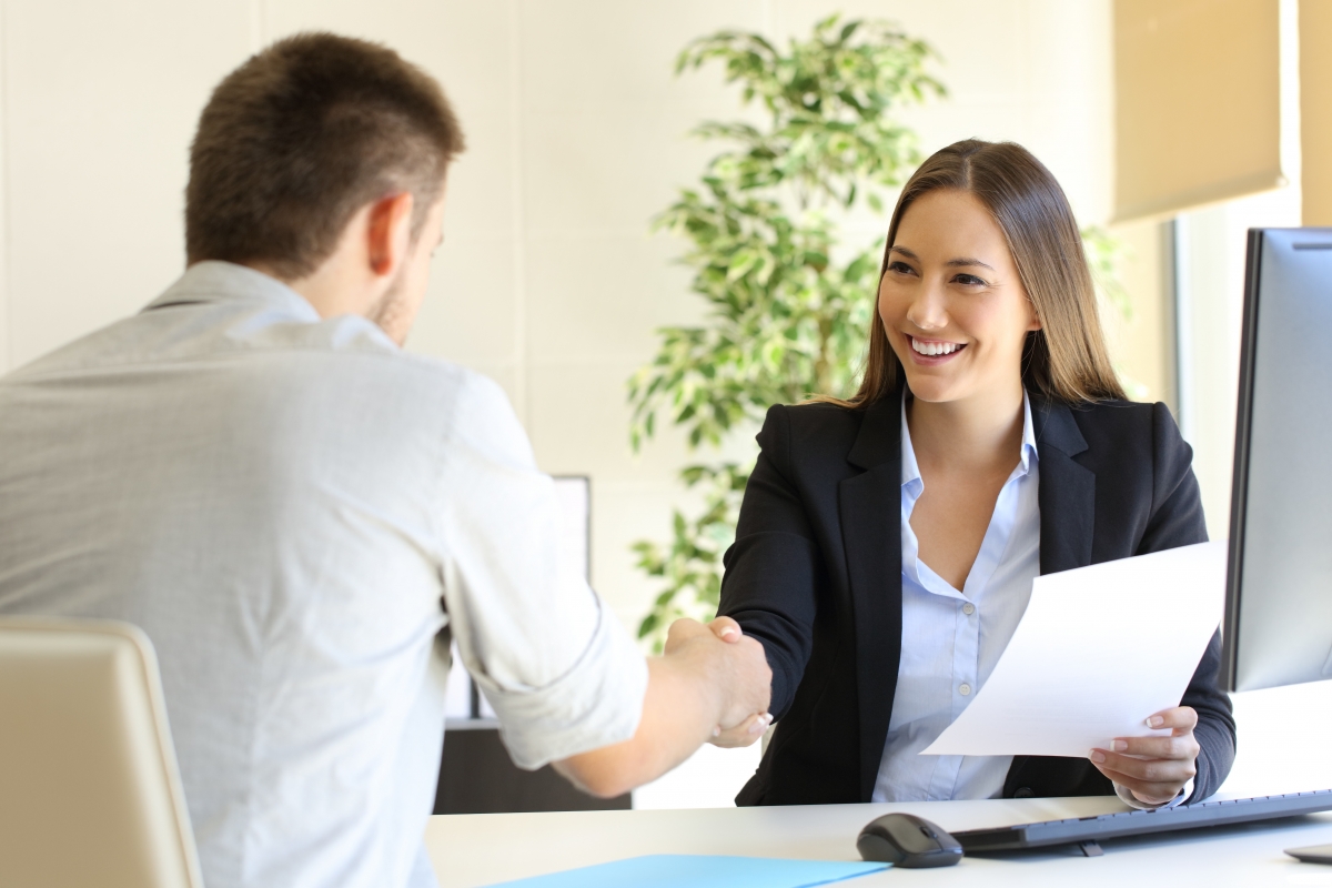 Bild 2. Quelle: ADOBE STOCK, free trial, licensed for distribution https://stock.adobe.com/de/images/successful-job-interview/132775108