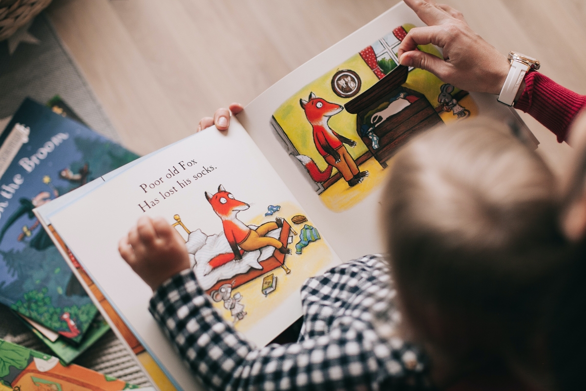 Bild 3: Beim Vorlesen unterstützen Eltern ihre Kinder dabei Wünsche, Gefühle oder Überzeugungen anderer besser verstehen zu lernen.