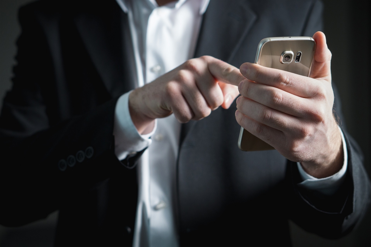 Bild 3: Nach der Mediensynchronizitätstheorie ist für die Übermittlung von Information eine geringe Synchronizität besser, so dass hierfür idealerweise ausschließlich textbasierte Medien verwendet werden sollten