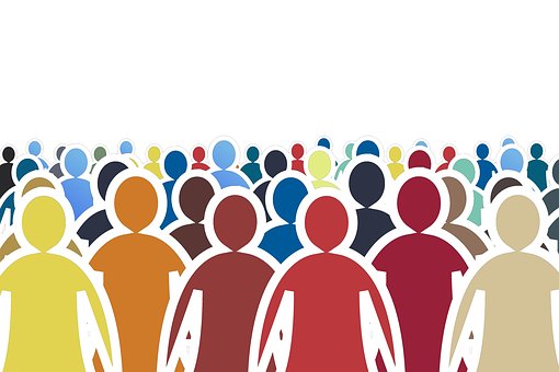Viele Menschen sind Angehörige einer Person mit problematischem Substanzkonsum. Foto: geralt via Pixabay (https://pixabay.com/de/illustrations/menschenmenge-menschen-silhouetten-2045499/, Lizenz: https://pixabay.com/de/service/license/).